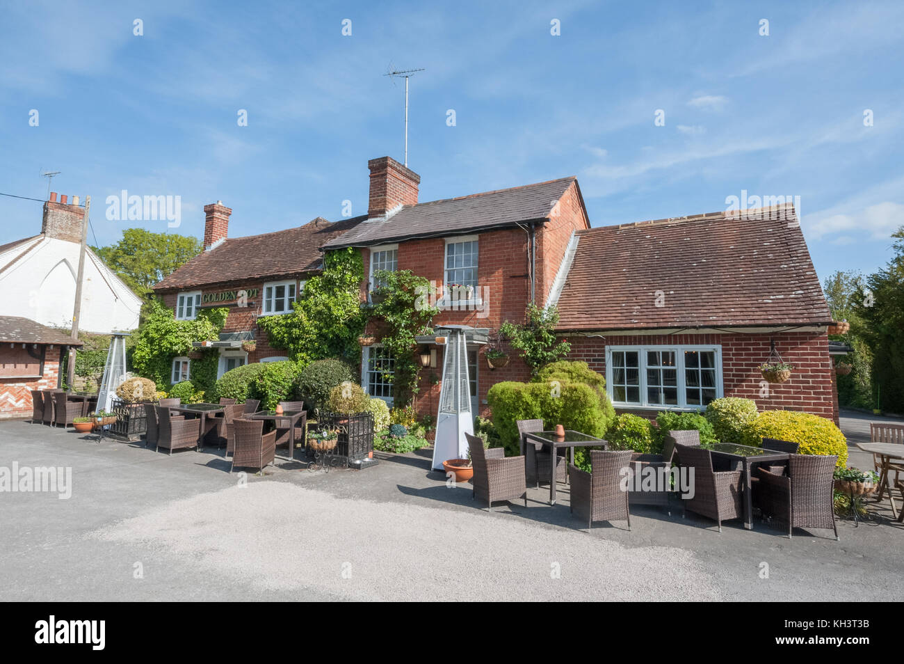 Eversley, UK - May 10, 2017: The Golden Pot is an old traditional English pub dating back over 350 years and is in the picturesque village of Eversley Stock Photo