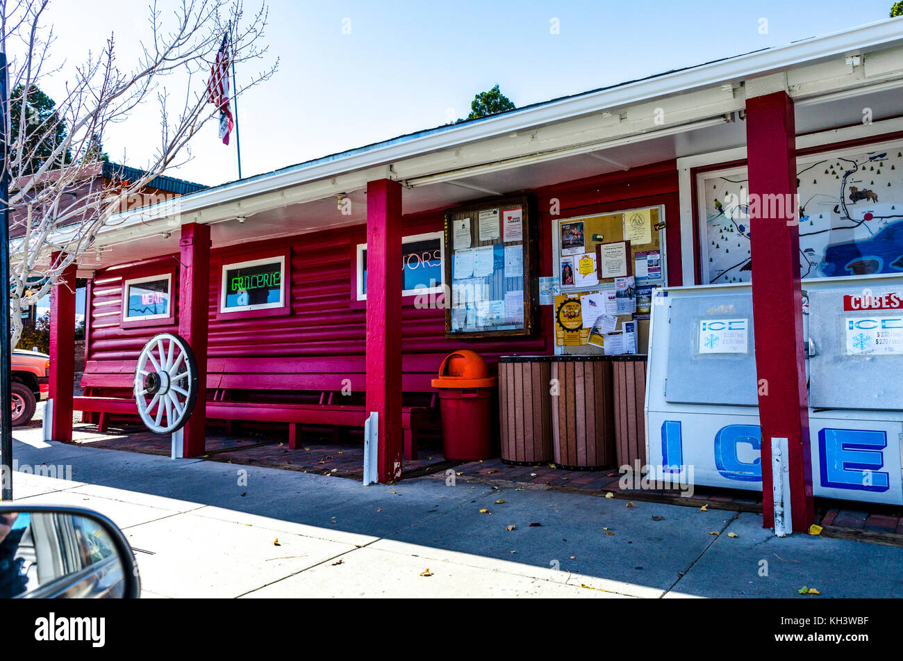 The grocery store in Lee Vining California overlooking Mono Lake Stock  Photo - Alamy