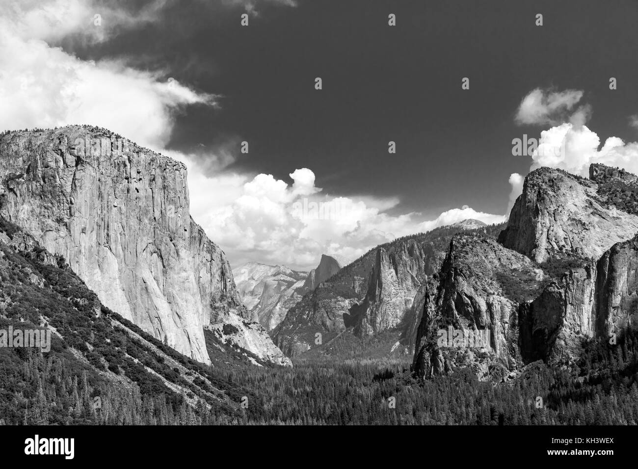 Yosemite valley from Tunnel View a popular tourist stop easily accessible by car. Stock Photo