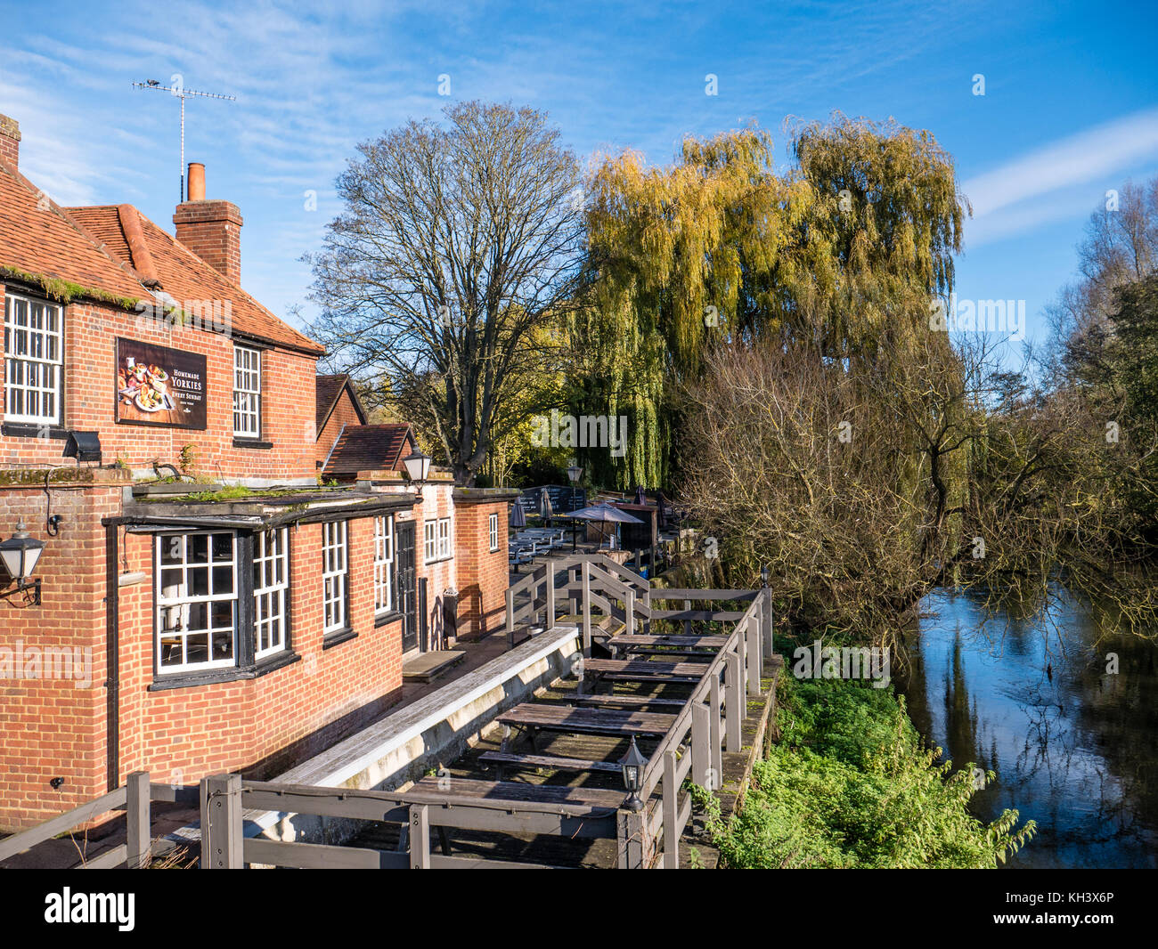 The George Pub, River Loddon, Winnersh, Berkshire, England, UK, GB. Stock Photo