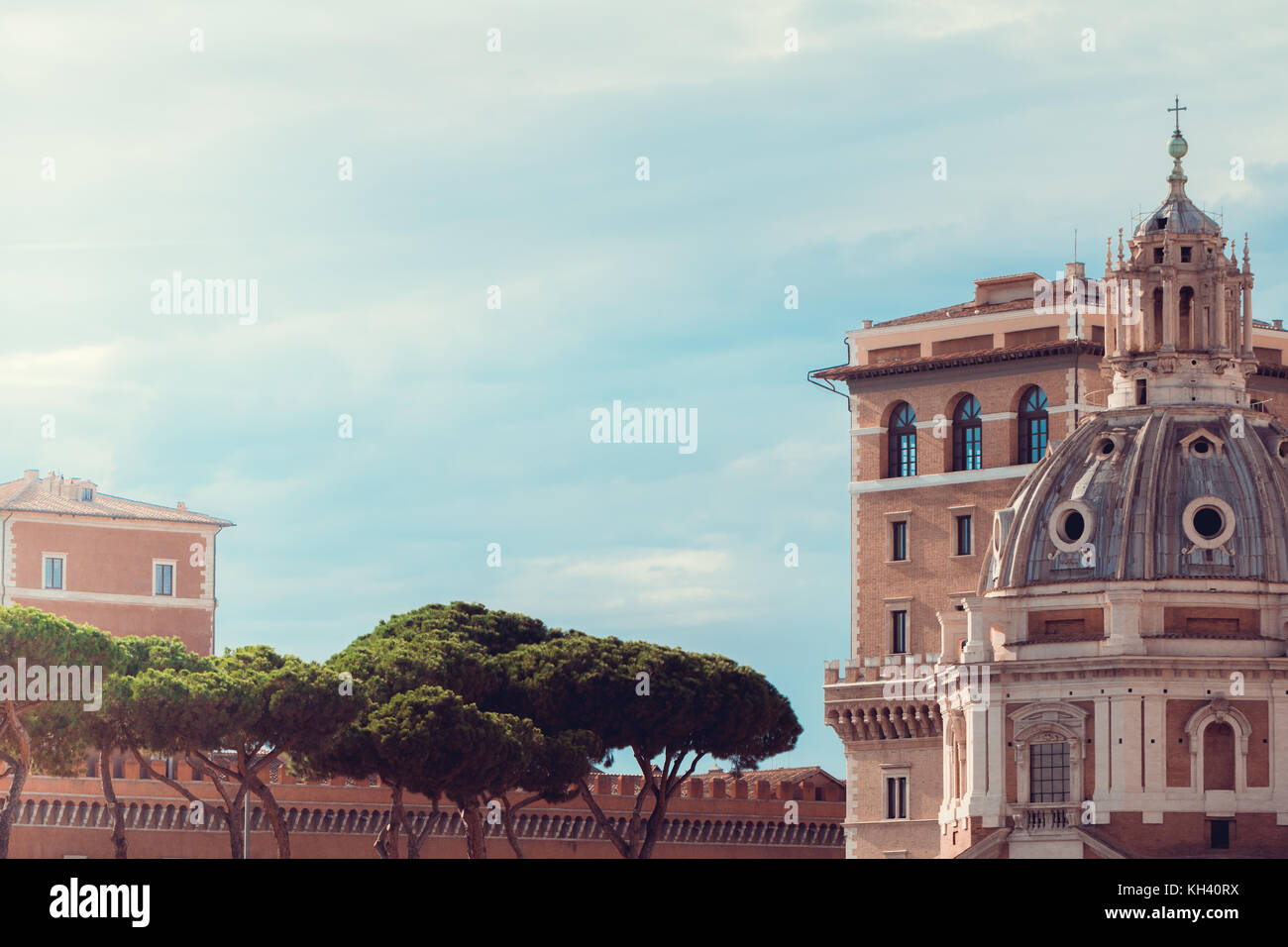 Ancient architecture of rome hi-res stock photography and images - Alamy