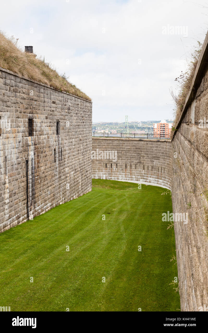 Halifax, Nova Scotia, Canada. 5th Sep, 2005. The Fort George defense wall,  a fortified summit of Citadel Hill, a Canadian National Historic Site,  rises above Halifax, Nova Scotia and its harbor. The