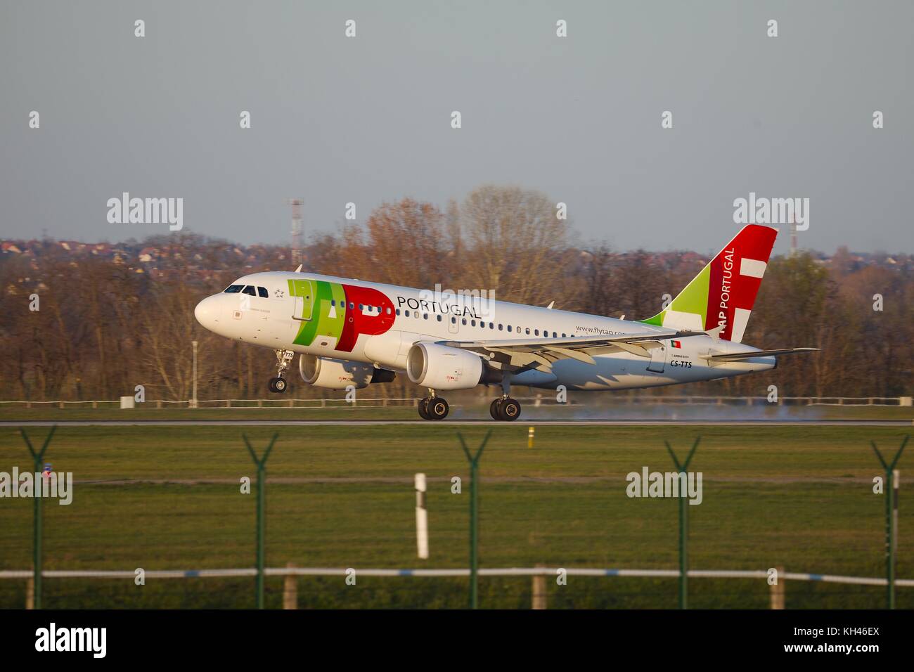 Tap air portugal hi-res stock photography and images - Page 11 - Alamy