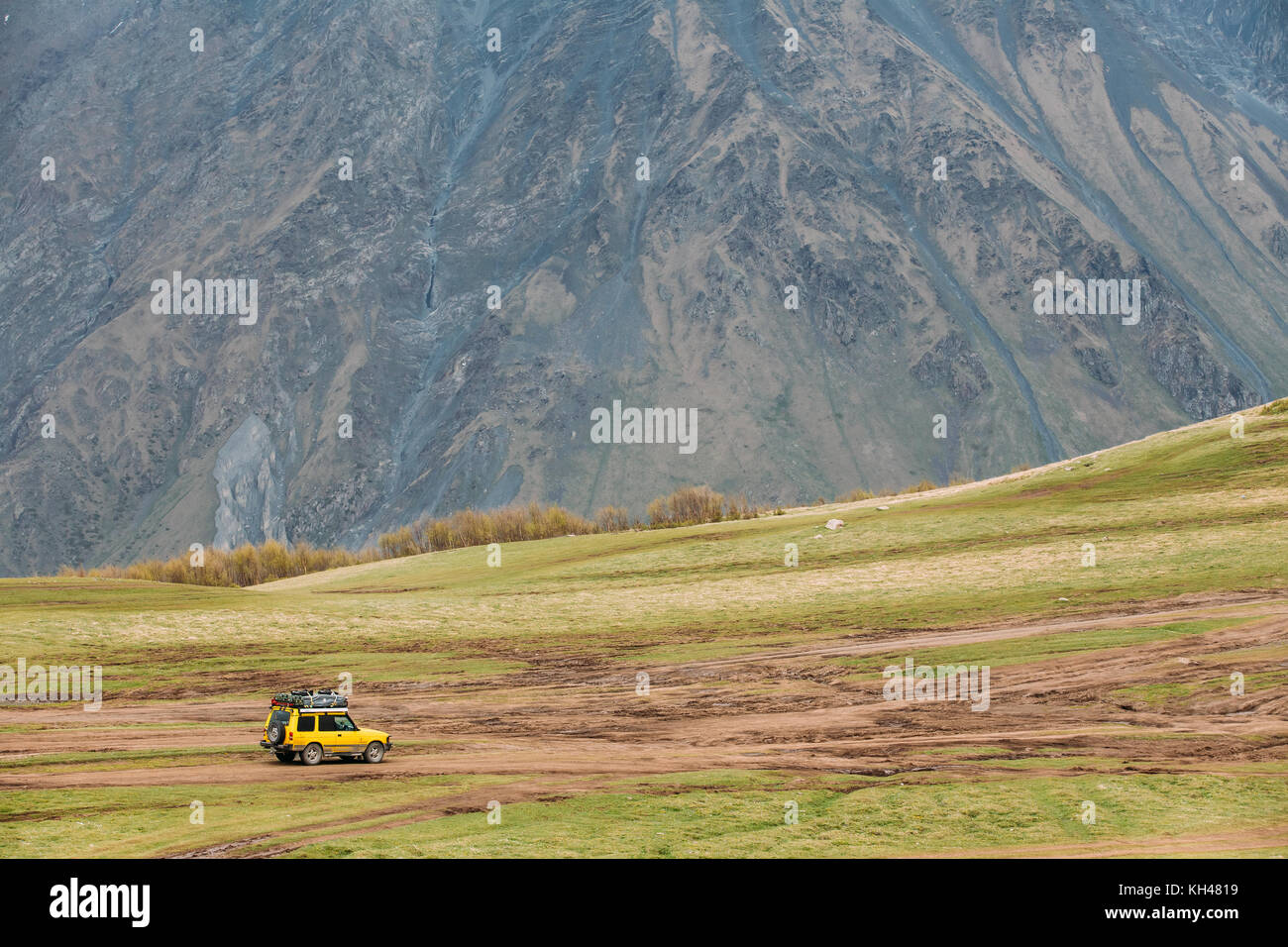 Stepantsminda Gergeti, May 23, 2016 Land Rover Discovery Suv