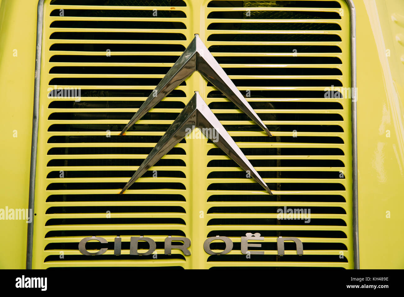 Prague, Czech Republic - September 23, 2017: Close View Of Old Logo Logotype Sign Of Citroen On Hood Of Old Retro Vintage Yellow Car. Stock Photo
