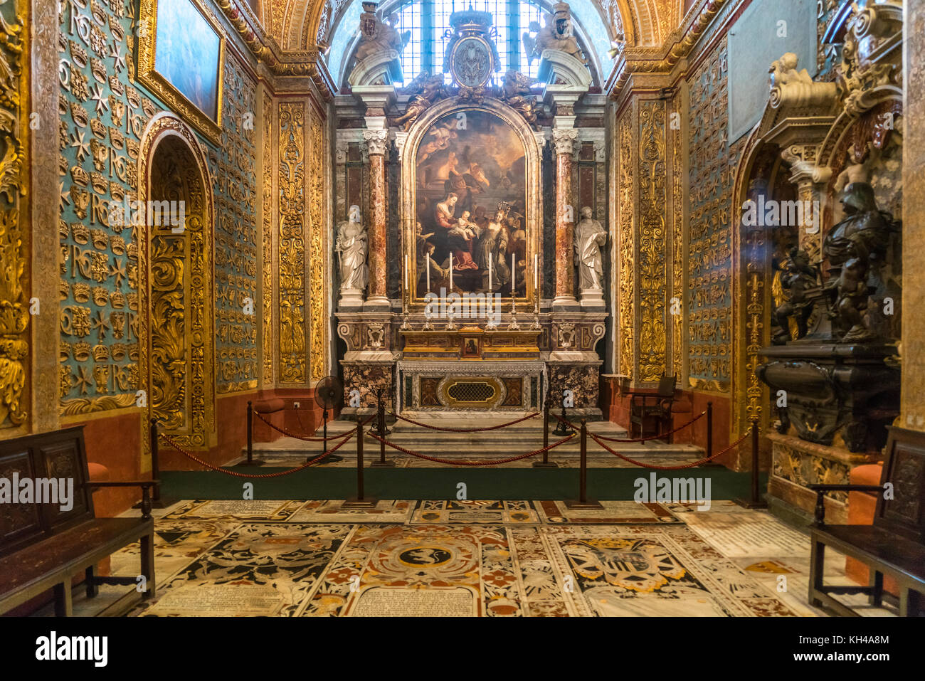 italienische Kapelle im Innenraum der römisch-katholischen St. John’s Co-Cathedral, Valletta, Malta | Chapel of the Langue of Italy, Roman Catholic Sa Stock Photo