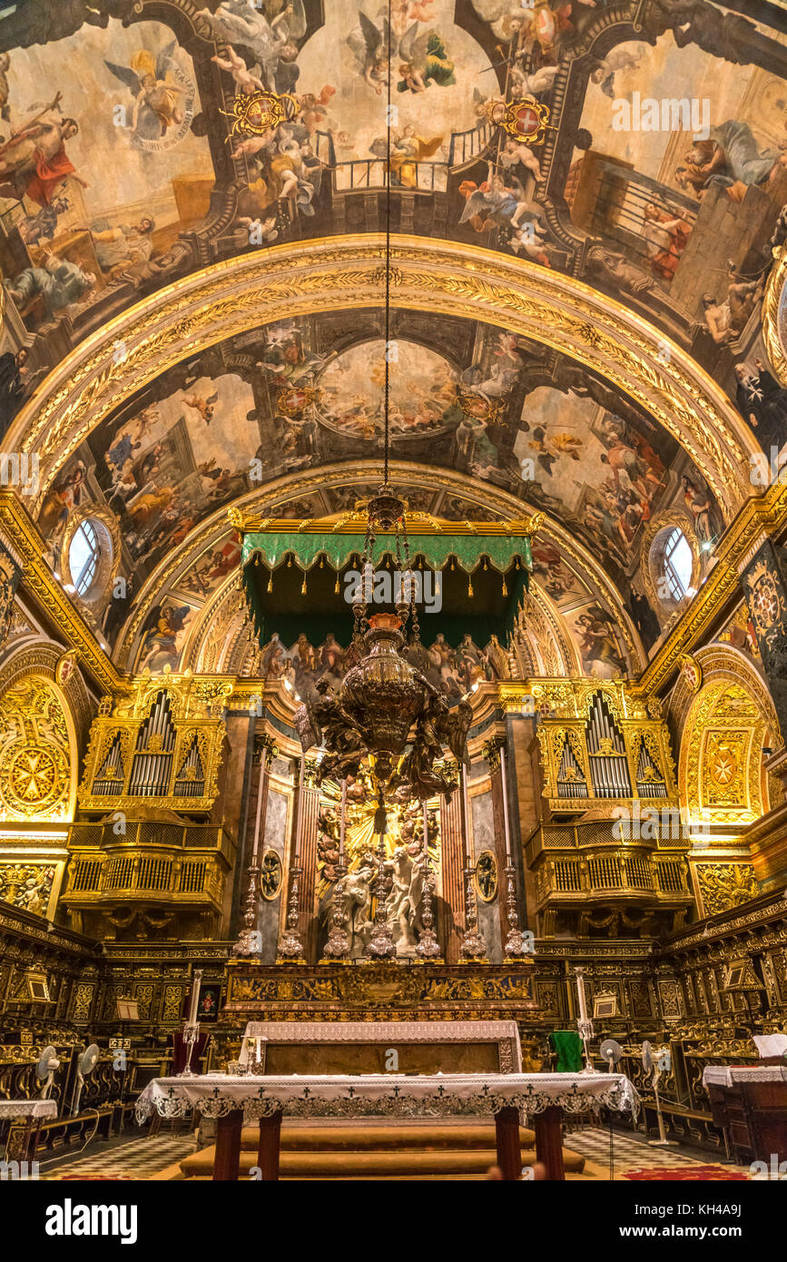 Innenraum und Altar der römisch-katholischen St. John’s Co-Cathedral, Valletta, Malta | Roman Catholic Saint John's Co-Cathedral interior and Altar, V Stock Photo