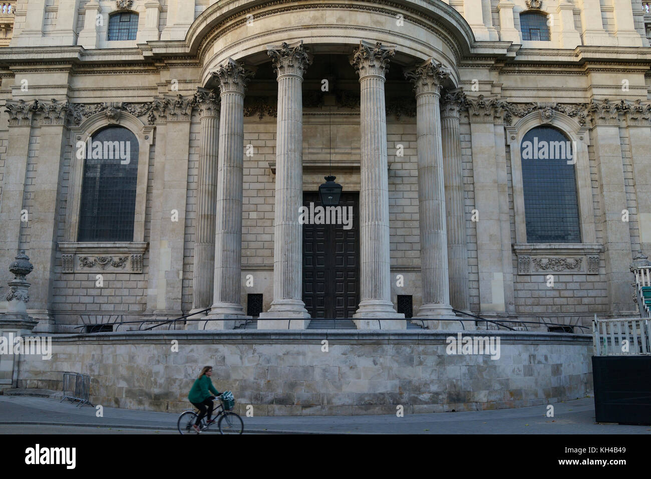 Woman cycles past St Paul's Cathedral, London, UK Stock Photo