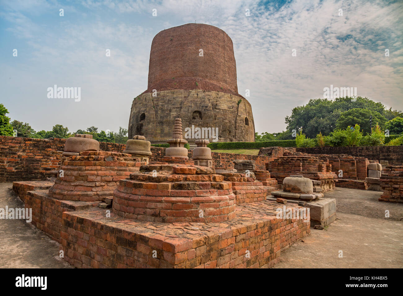 Dhamekh Stupa with ancient archaeological ruins at Sarnath, Varanasi, India Stock Photo