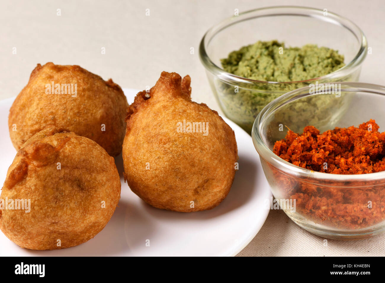 Indian fast food potato vada with chutney, Maharashtra, India, Asia