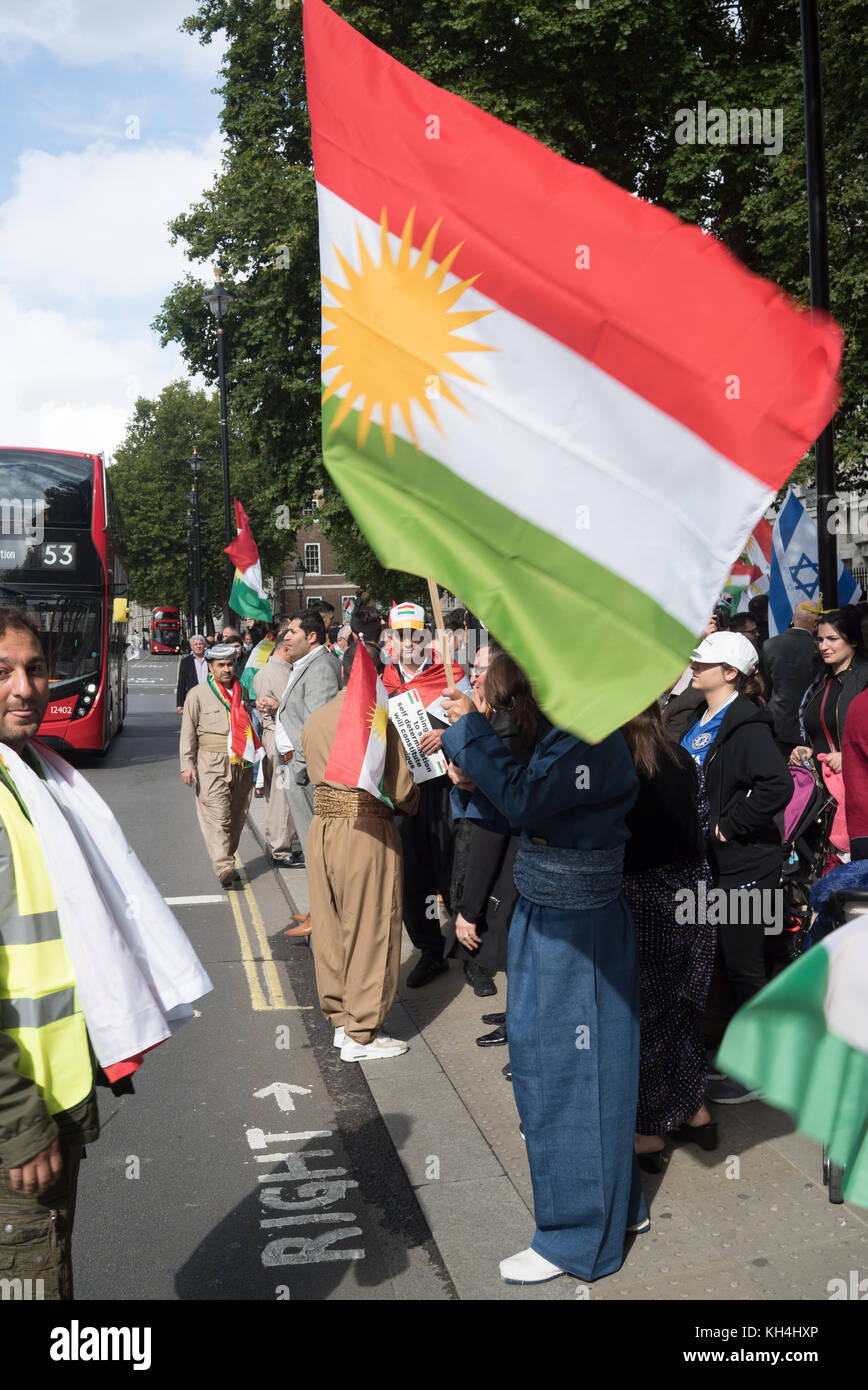 Kurdish women dancing syria hi-res stock photography and images - Alamy