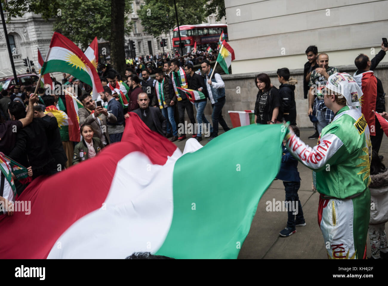 Kurdish women dancing syria hi-res stock photography and images - Alamy