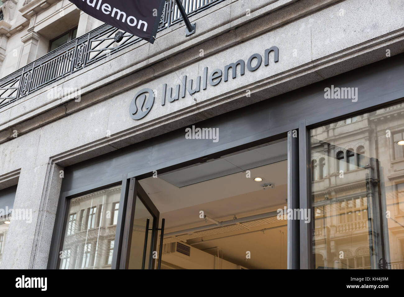 Lululemon store in london regent street hi-res stock photography and images  - Alamy