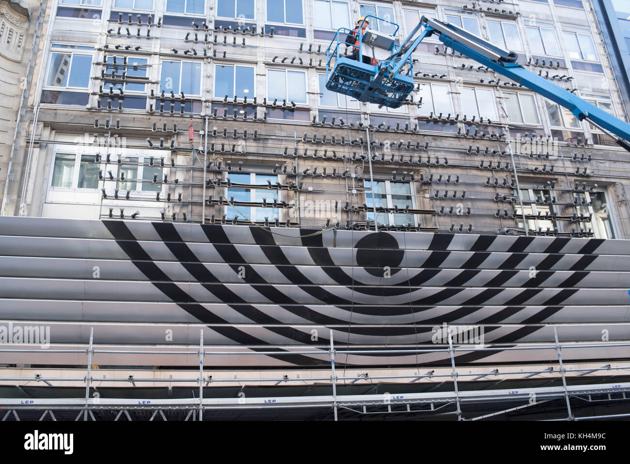 Paris: Radio RTL moves and dismantles its iconic façade created by Victor  Vasarely Stock Photo - Alamy