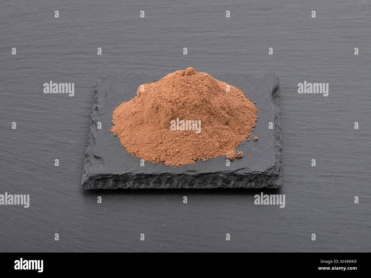 Cocoa powder on shale Stock Photo - Alamy