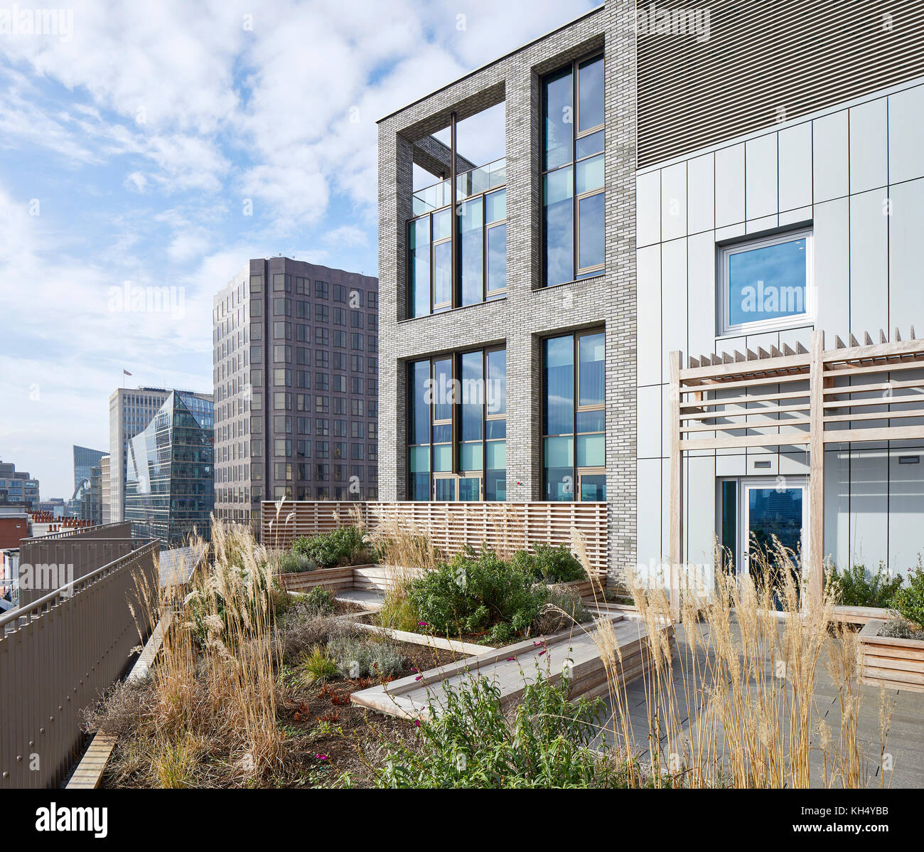 Exterior view from decked garden with view of London street. 55 Victoria Street, London, United Kingdom. Architect: Stiff + Trevillion Architects, 201 Stock Photo