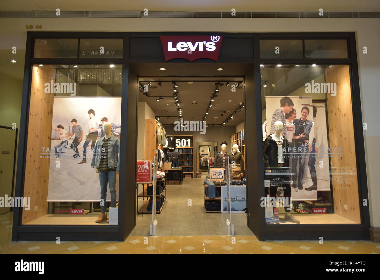 Putrajaya,Malaysia - 18th September 2017 : Levis outlet in Alamanda  Shopping Mall  is a famous fashion brand especially jeans  Stock Photo - Alamy