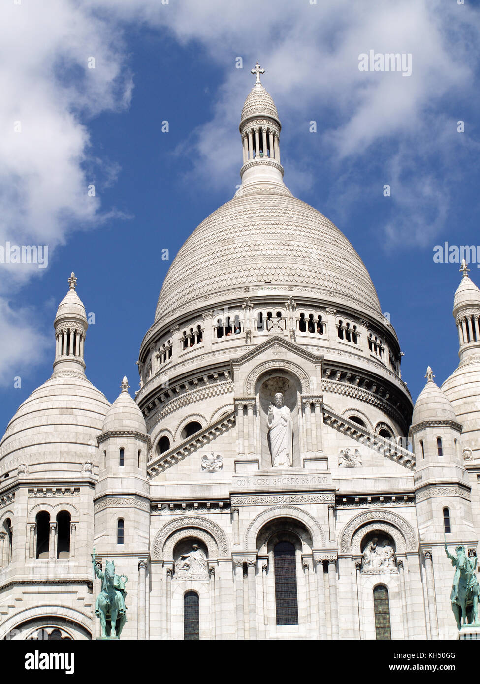 Basilica of the Sacred Heart of Paris, commonly known as SacréCœur Basilica, 35 Rue du