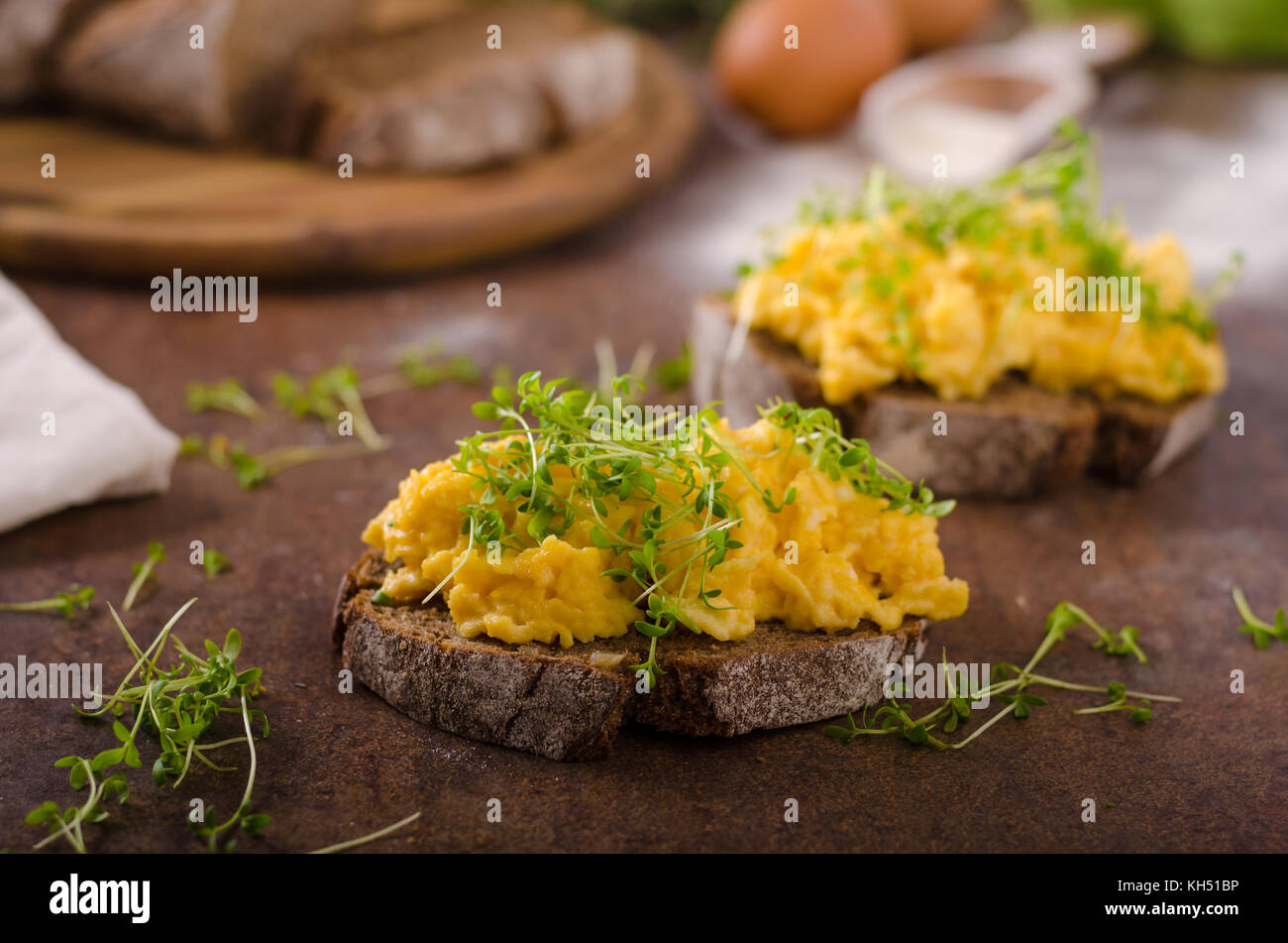 Scrambled eggs wholegrain toast hi-res stock photography and images - Alamy