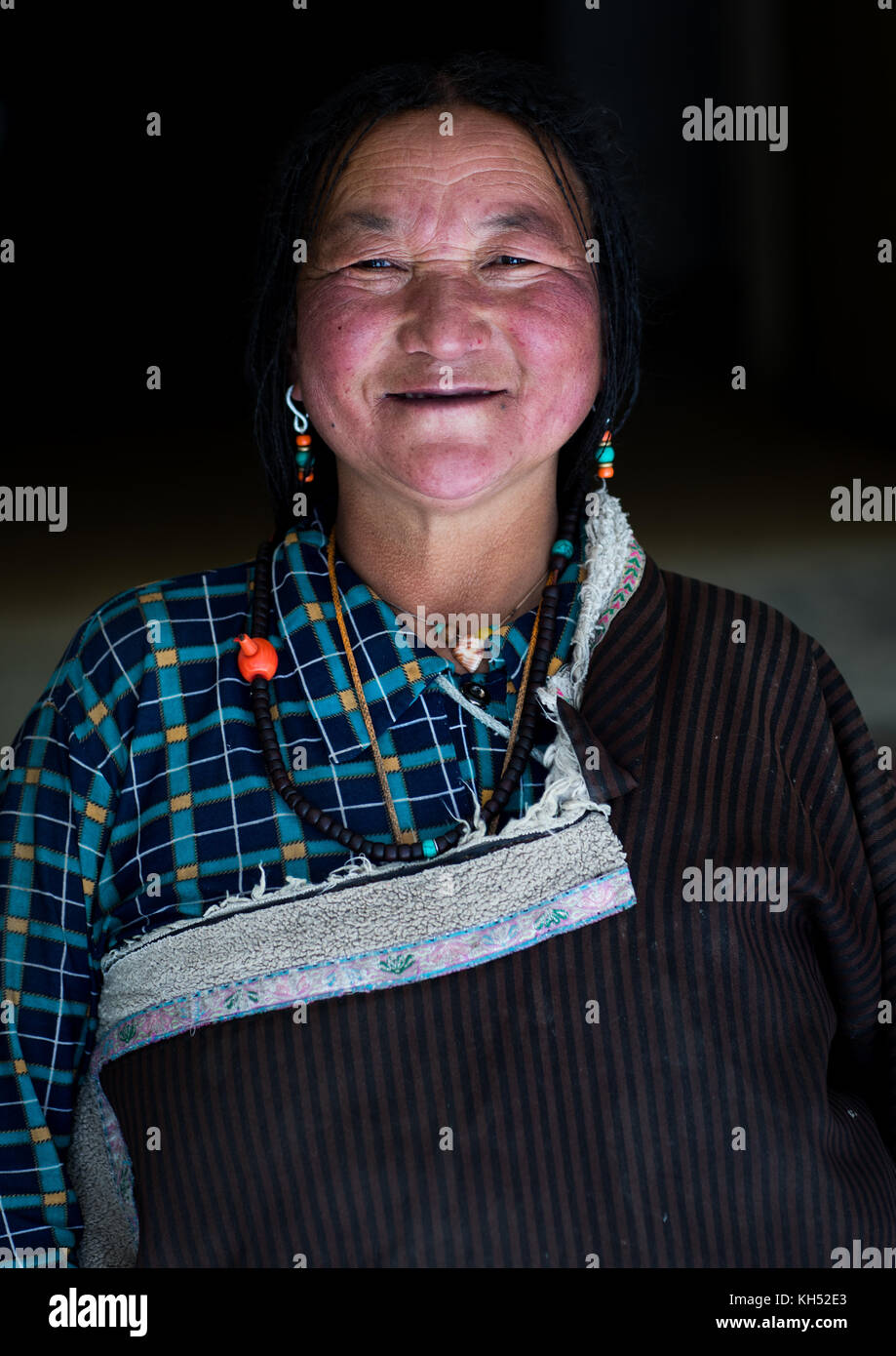 Portrait of a tibetan woman, Qinghai province, Tsekhog, China Stock Photo