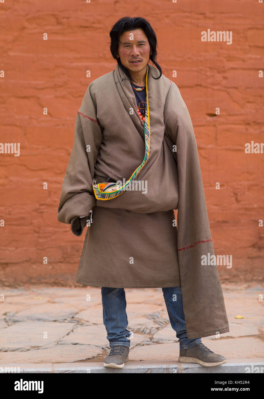 Portrait of a tibetan man wearing a coat with very long sleeves to protect  from the cold, Gansu province, Labrang, China Stock Photo - Alamy