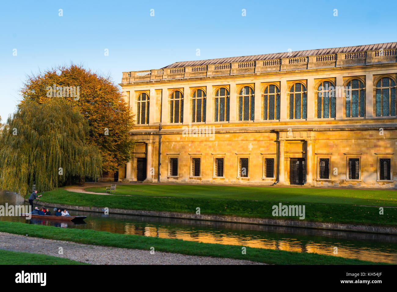 Scenic view of the Wren Library at sunset, Trinity College, Cambridge ...