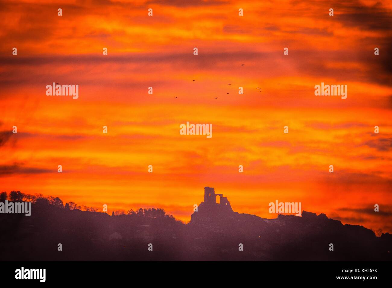 Mow Cop Castle Hi res Stock Photography And Images Alamy Mow Cop Castle Hi res Stock Photography And Images Alamy
