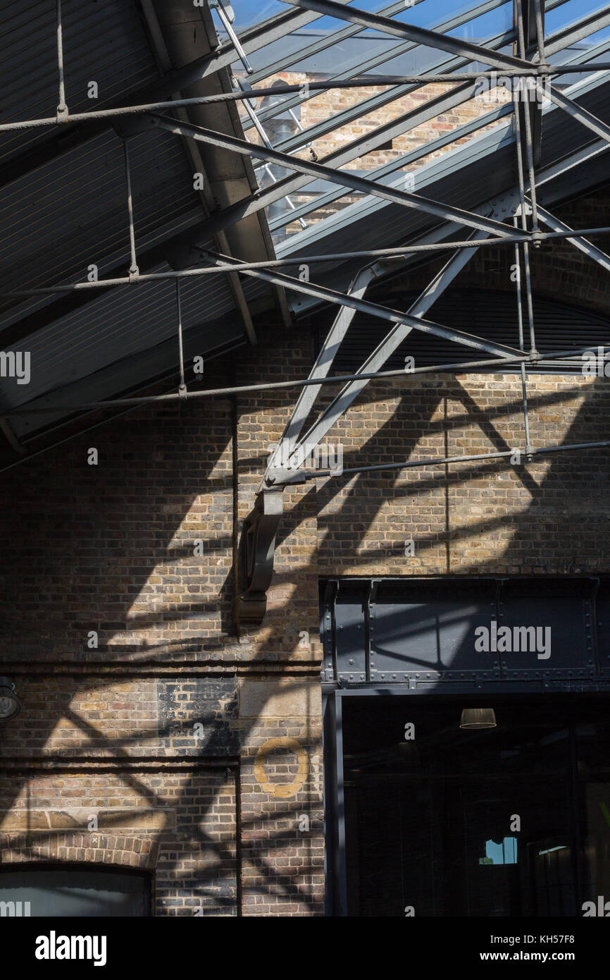 Kings cross london canopy hires stock photography and images Alamy