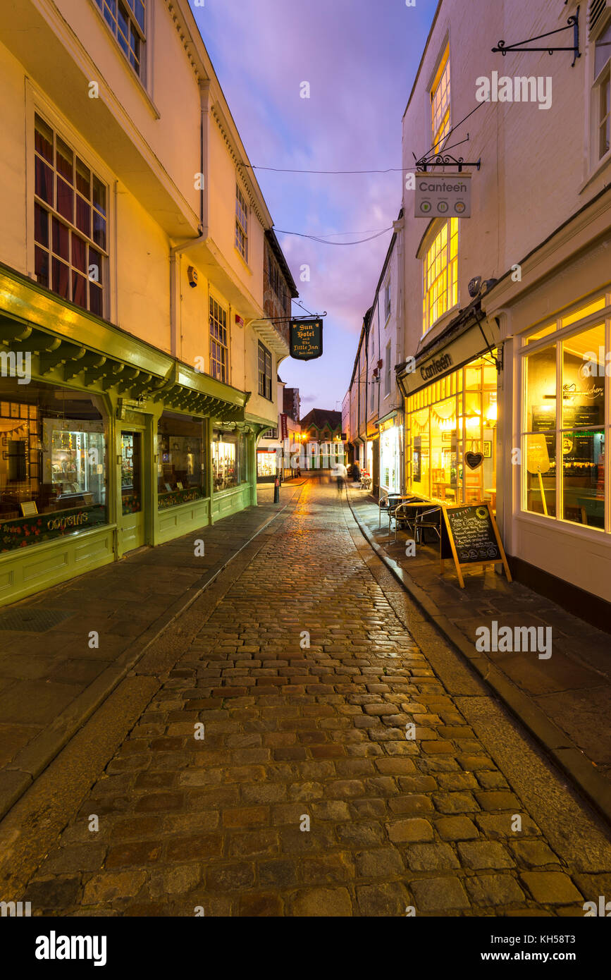 Twilight on Sun Street, a traditional cobbled street in the historic City of Canterbury Stock Photo