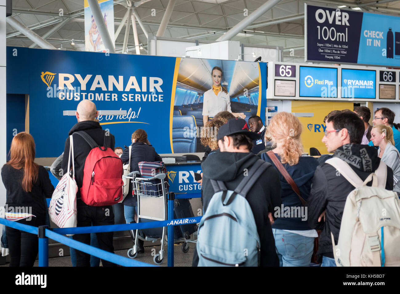 Airport Bag Drop High Resolution Stock Photography and Images Alamy