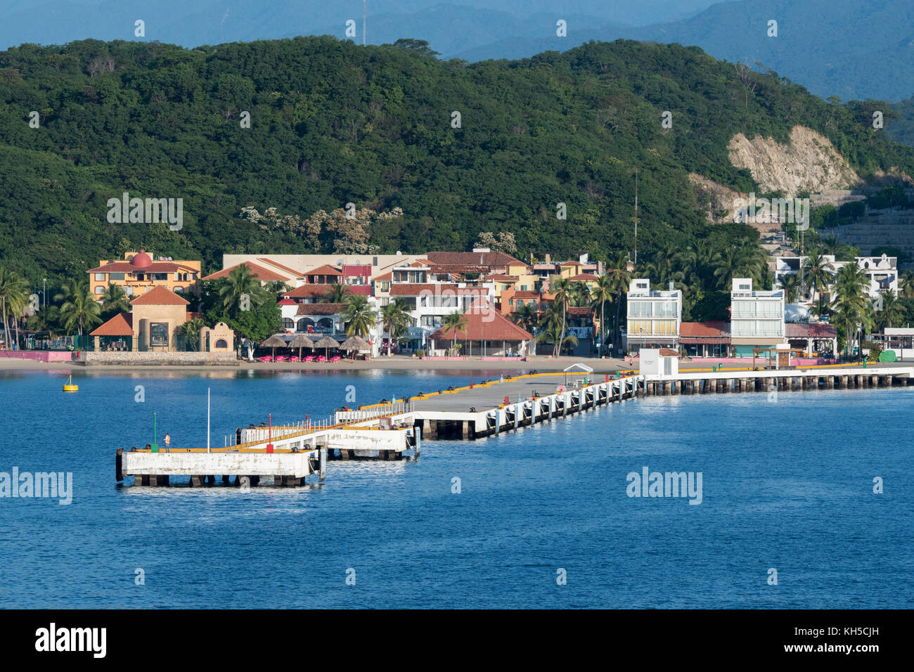 Mexico Oaxaca Port View Of Huatulco Wah Tool Co And Santa Cruz Bay Cruise Ship Pier With Sierra Madre Mountains In The Distance Stock Photo Alamy
