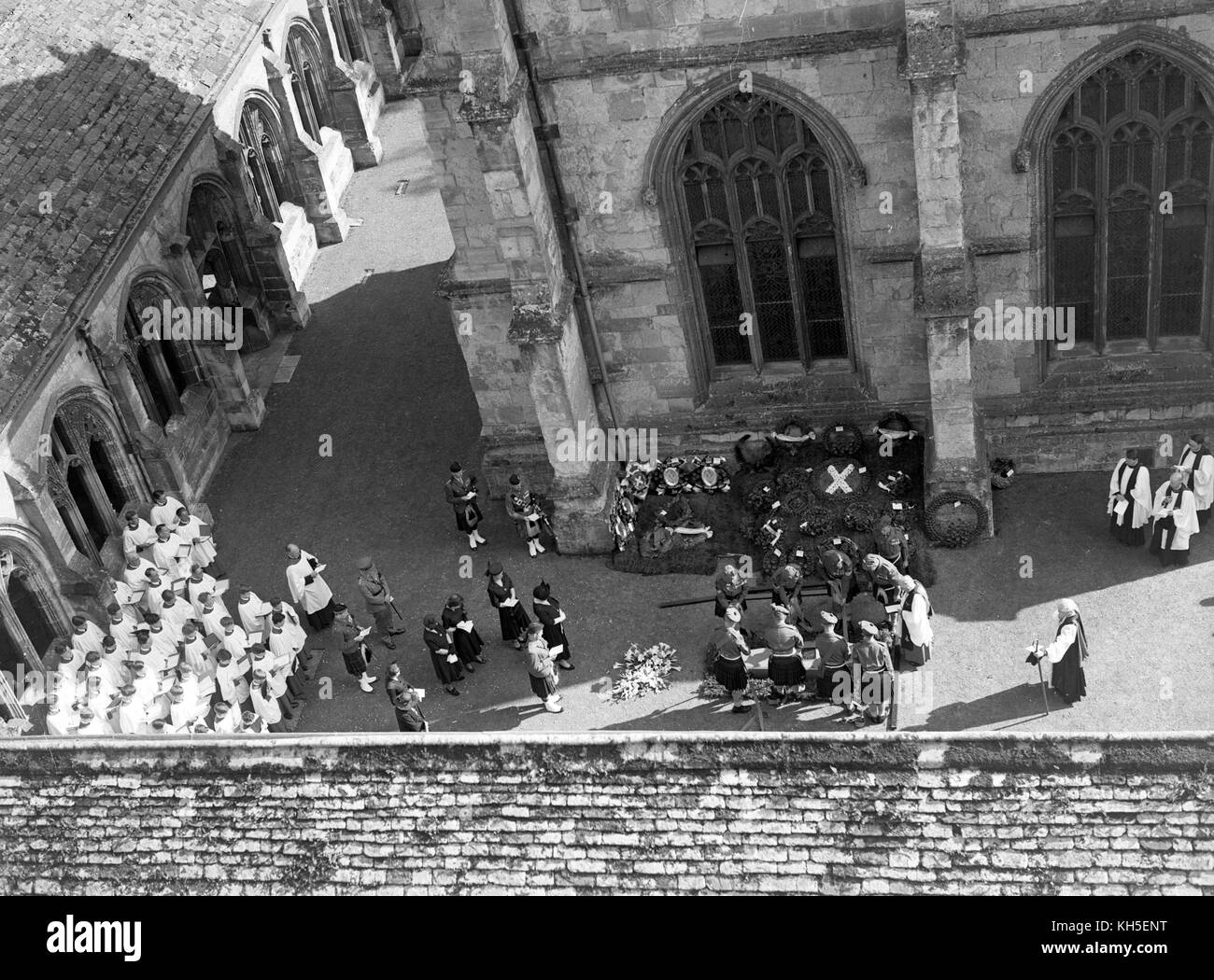 The flag-draped coffin of lord Wavell, in the shade of Chantry Church at Winchester College, before the burial at Westminster Abbey. Stock Photo