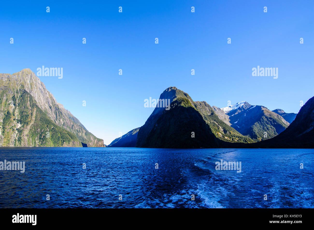 The steep cliffs of Milford Sound, South Island, New Zealand Stock ...