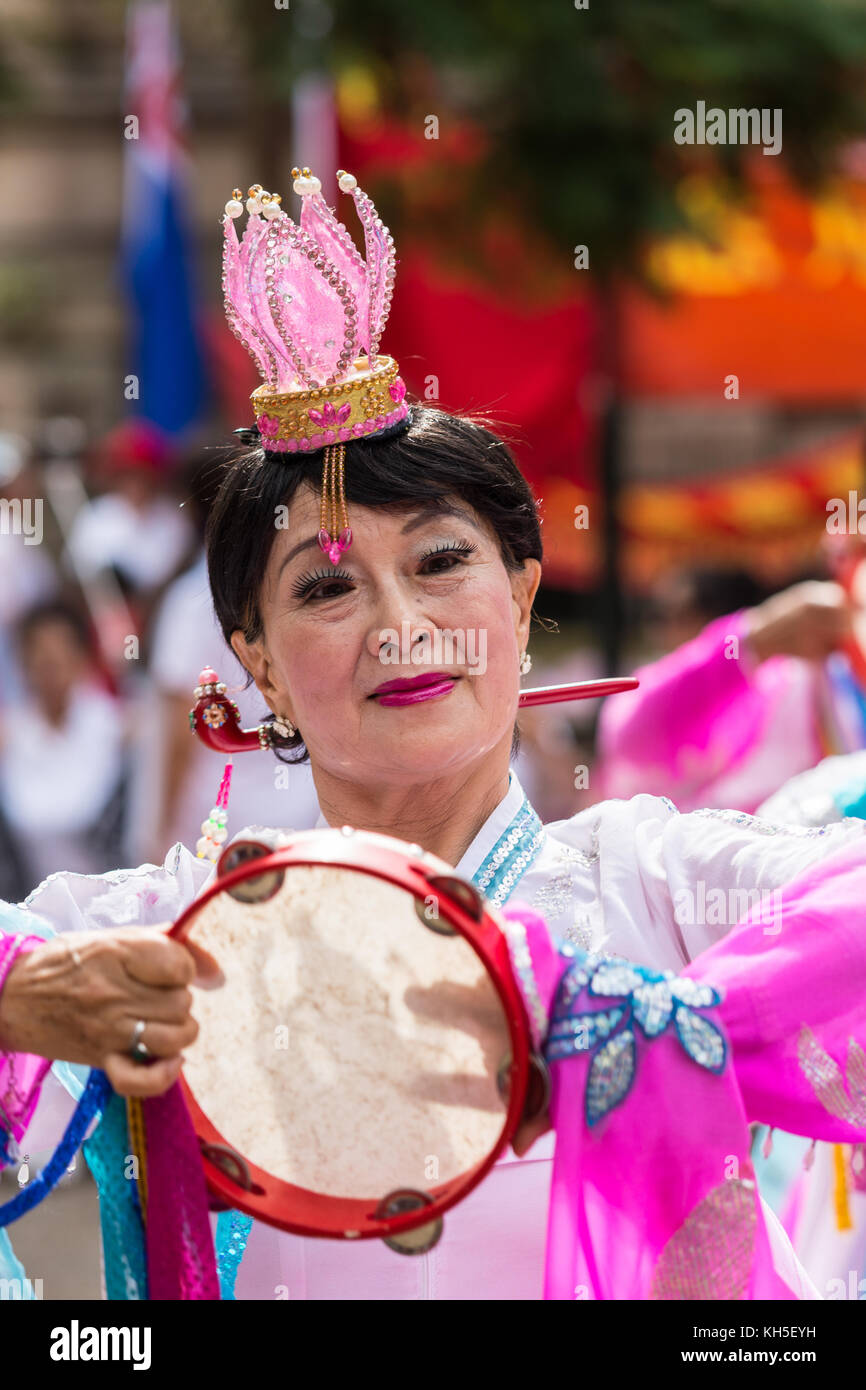 Chinese woman dances hi-res stock photography and images - Alamy