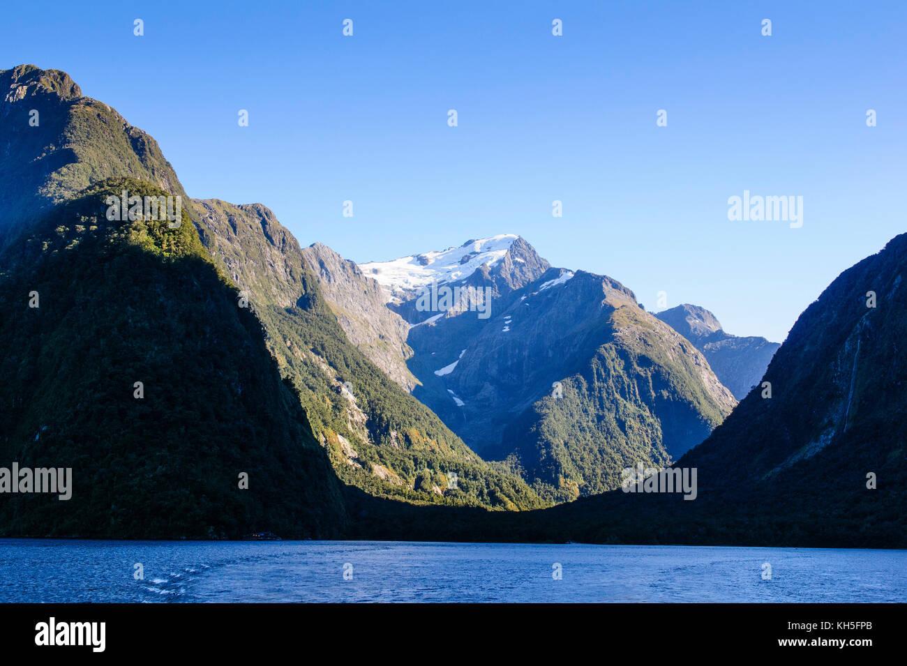 The steep cliffs of Milford Sound, South Island, New Zealand Stock ...