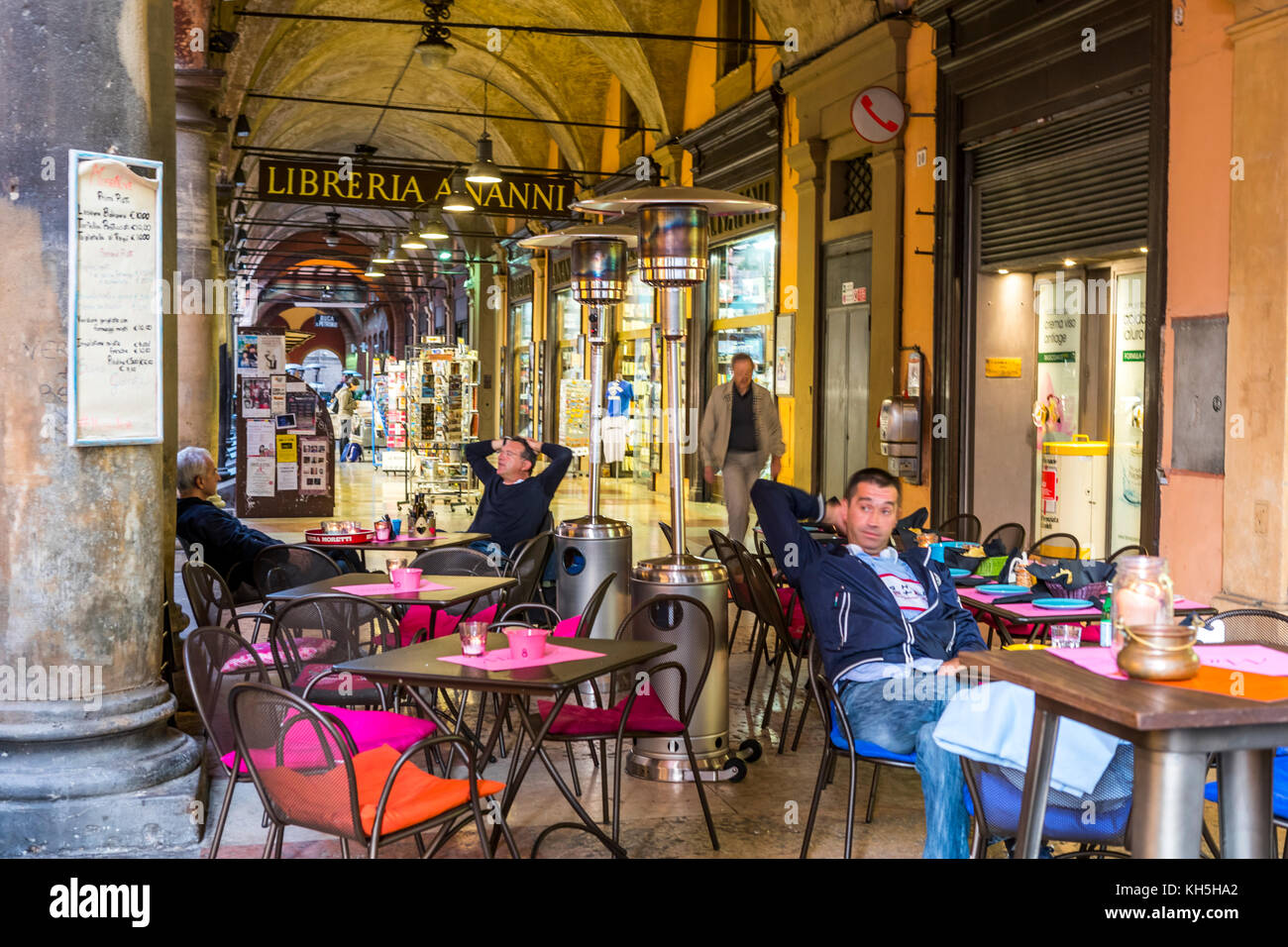 The libreria A Nanni or book shop in Bologna Italy with a displpay in a  portico outside Stock Photo - Alamy