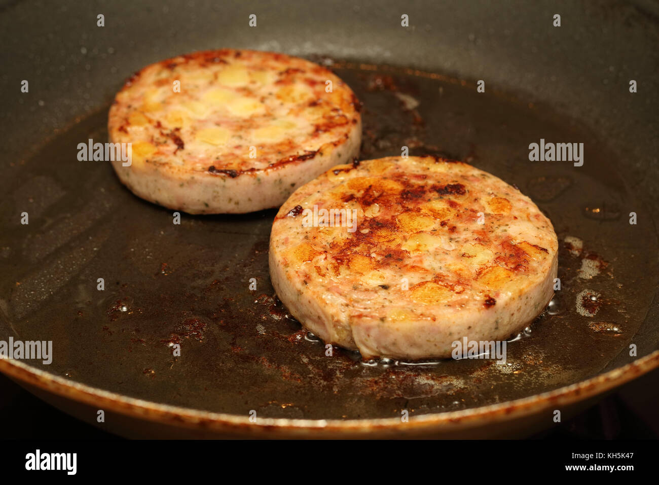 Pfälzer Saumagen in der Pfanne Stock Photo