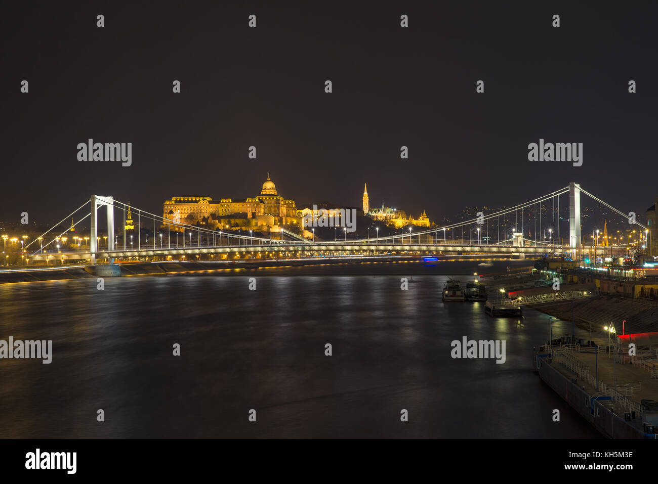 Night view lighting budapest hi-res stock photography and images - Alamy