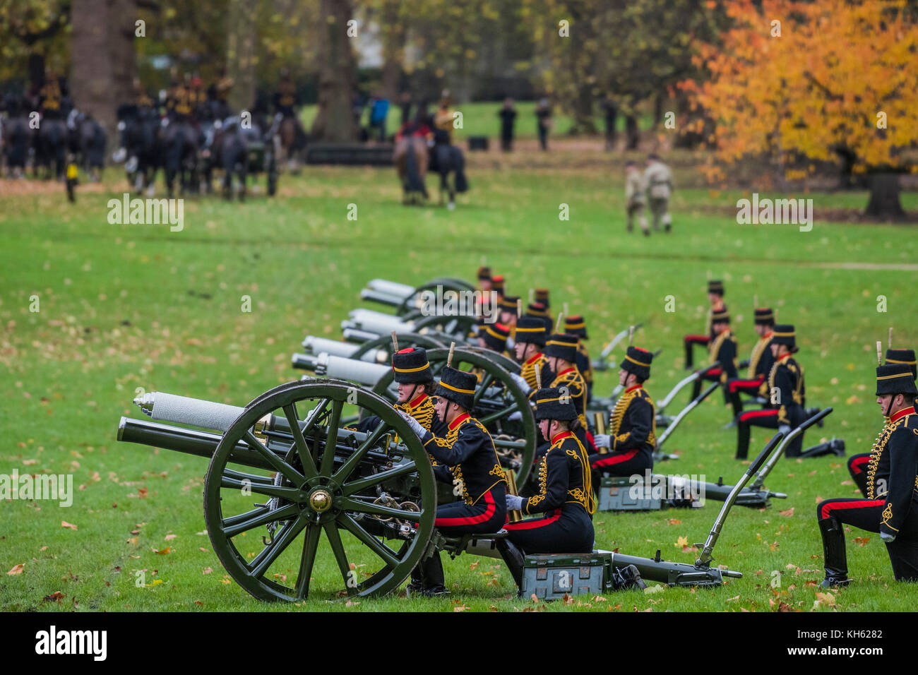 Artillery gun carriage hires stock photography and images Alamy