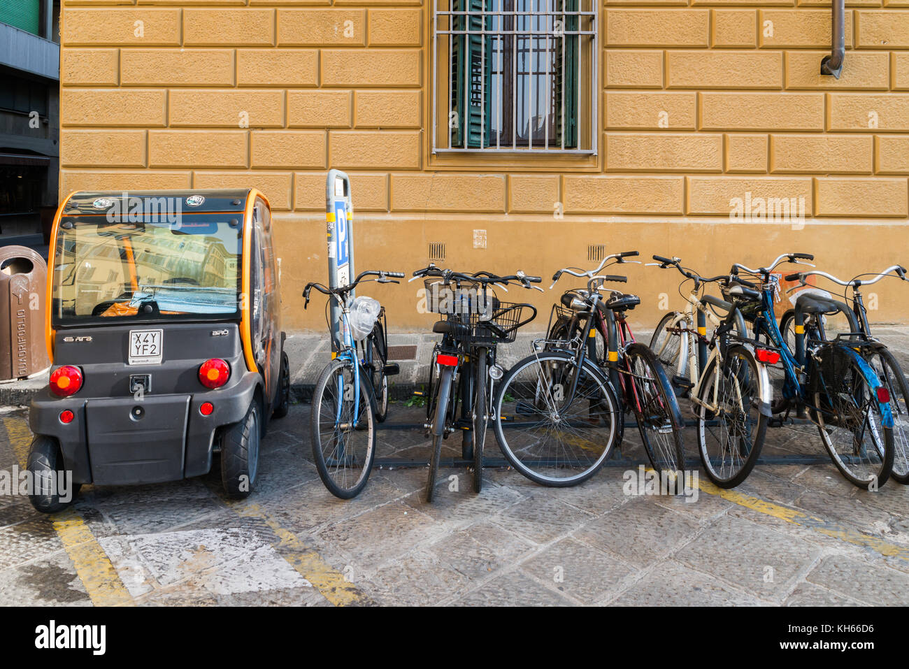 Birò, the first 100% electric, 4-wheeled personal commuter with removable battery. Stock Photo