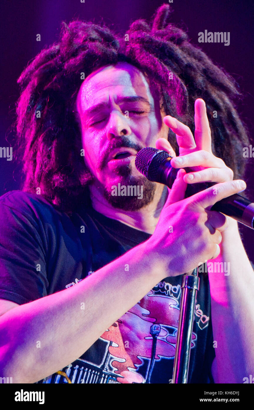Counting crows performance hi-res stock photography and images - Alamy