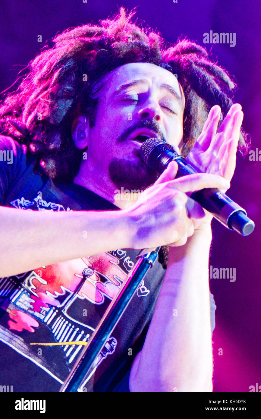 Counting crows performance hi-res stock photography and images - Alamy