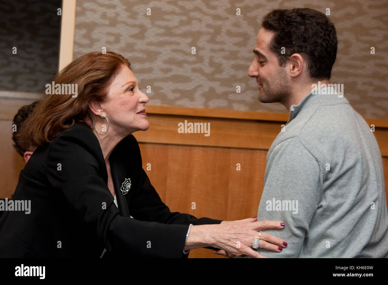 Linda Lavin Promotes Her New Cd Posibilities At Barnes Noble