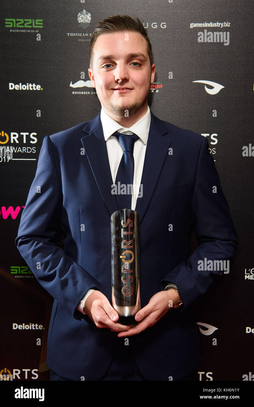 Spencer 'Gorilla' Ealing with the UK Esports Player of the Year award, backstage at the NOW TV Esports Industry Awards 2017, at the Brewery in London. PRESS ASSOCIATION Photo. Picture date: Monday November 13th, 2017 Photo credit should read: Matt Crossick/PA Wire. Stock Photo