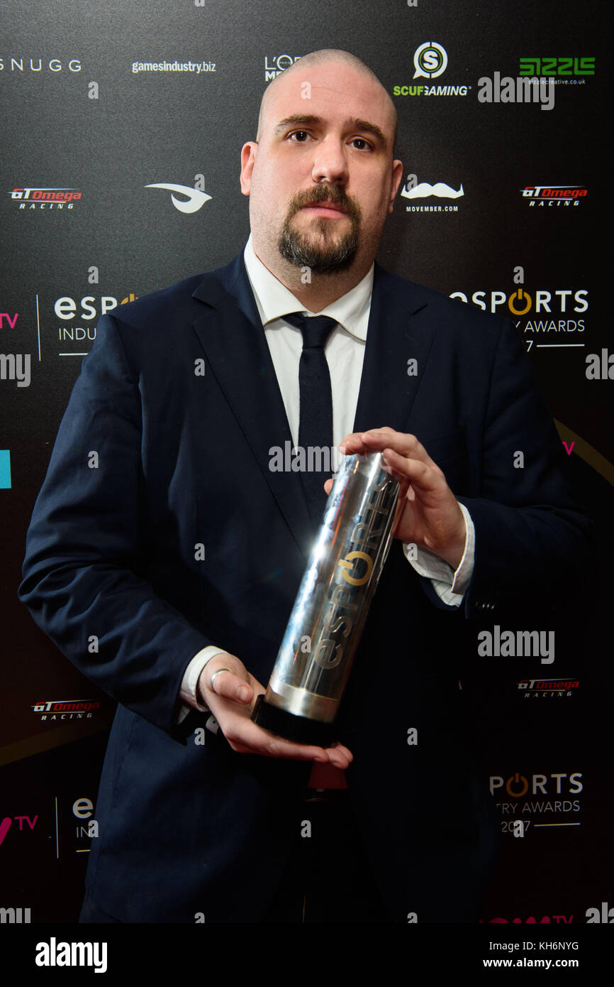 Journalist Richard Lewis with the Esports Game of the Year award, for Counter Strike - Global Offensive, backstage at the NOW TV Esports Industry Awards 2017, at the Brewery in London. PRESS ASSOCIATION Photo. Picture date: Monday November 13th, 2017 Photo credit should read: Matt Crossick/PA Wire. Stock Photo