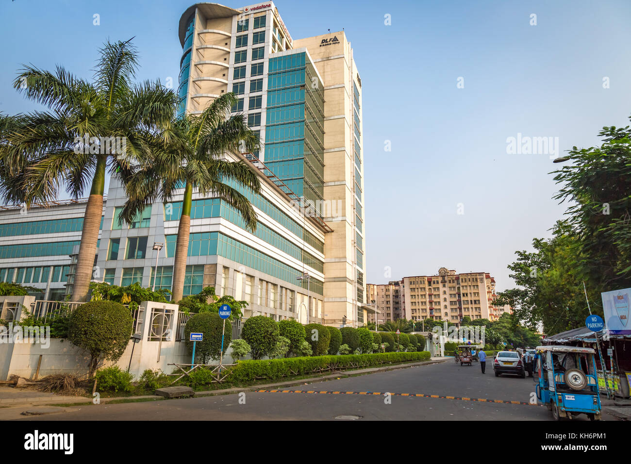 exterior commercial building royal design