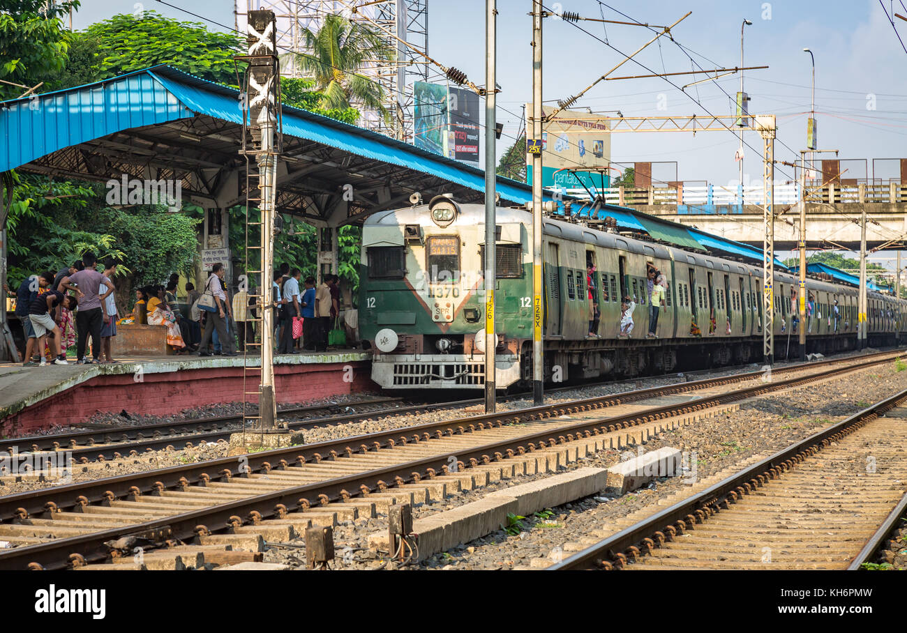 Local train of the Indian Railways off loading passengers at a railway station in Kolkata, India. Stock Photo