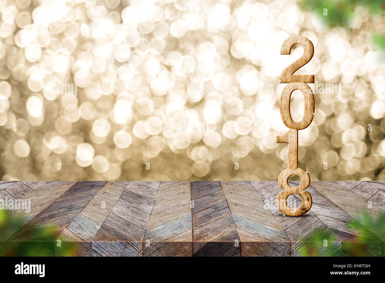 Light gold bokeh foreground hi-res stock photography and images - Alamy