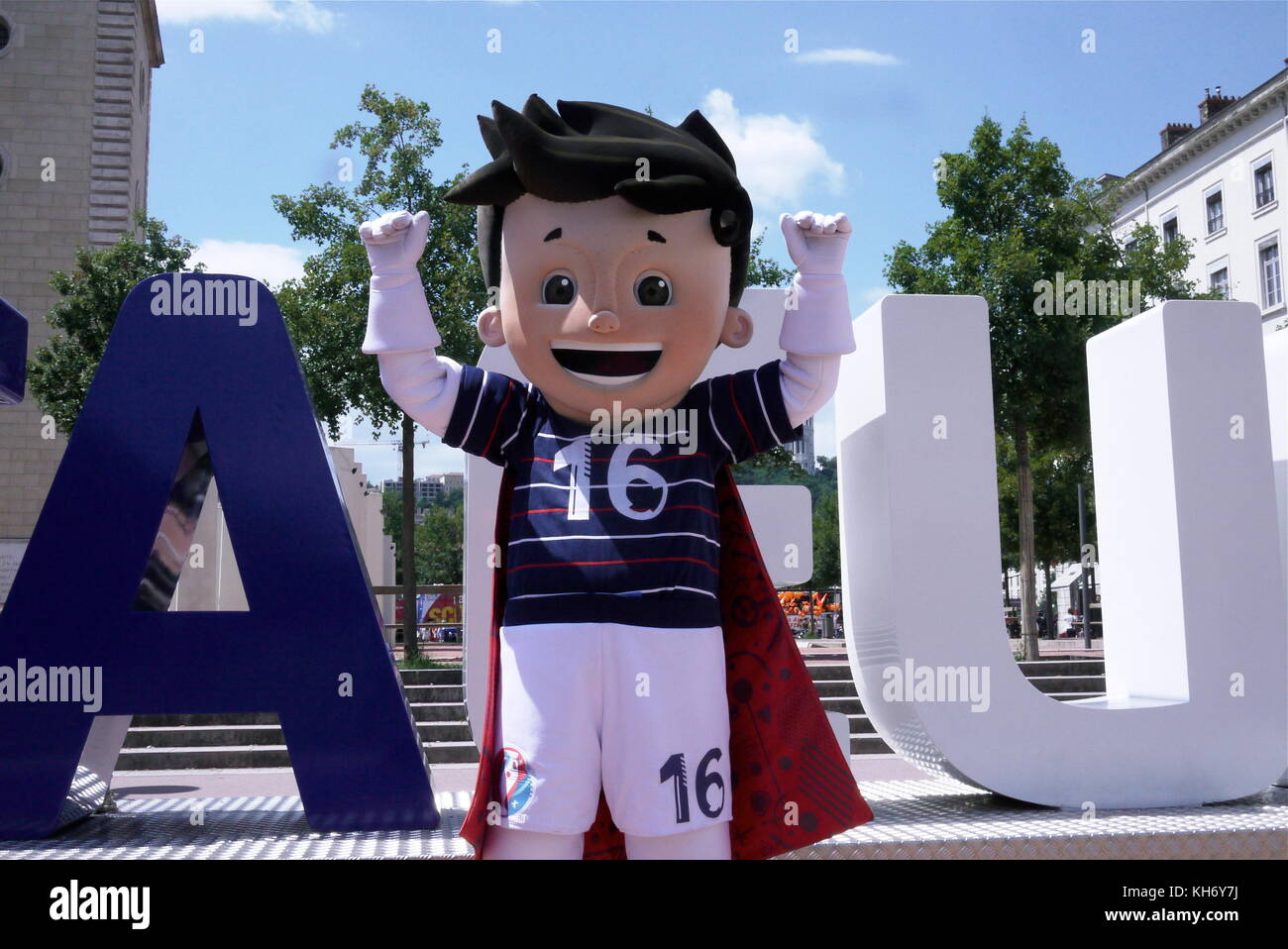 Coupe du monde de foot - peluche sonore mascotte Footix football France