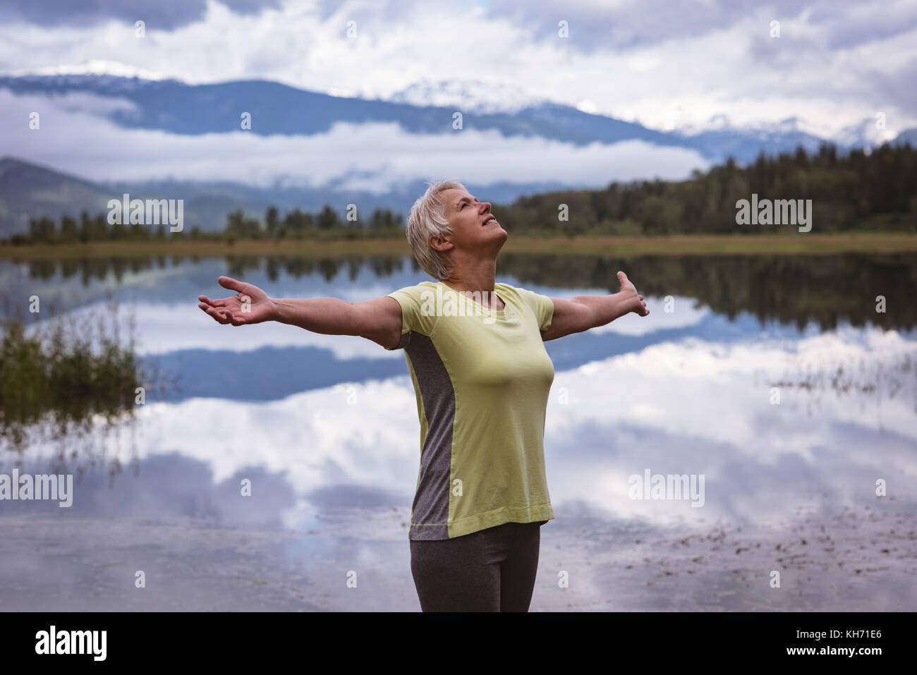 Posing outstretched arms hi-res stock photography and images - Alamy